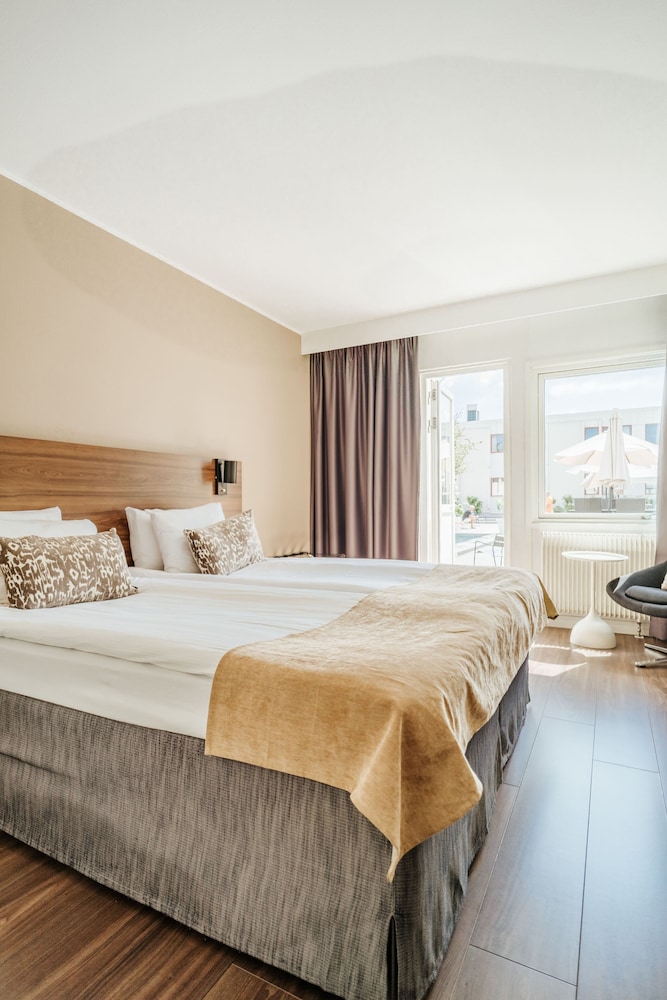 ROOM, DOUBLE BED, POOL VIEW