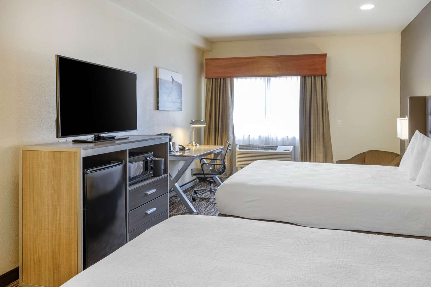 غرفة بسريرين كوين، Best Western Plus Peppertree Airport Inn 3/4