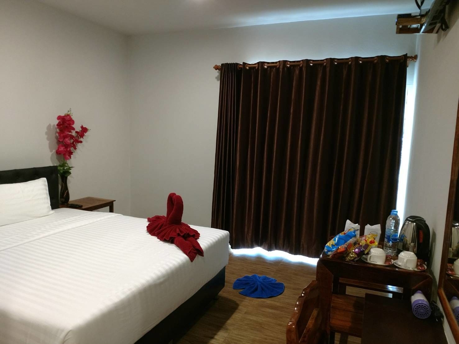 DELUXE, DOUBLE BED, GARDEN VIEW, GROUND FLOOR