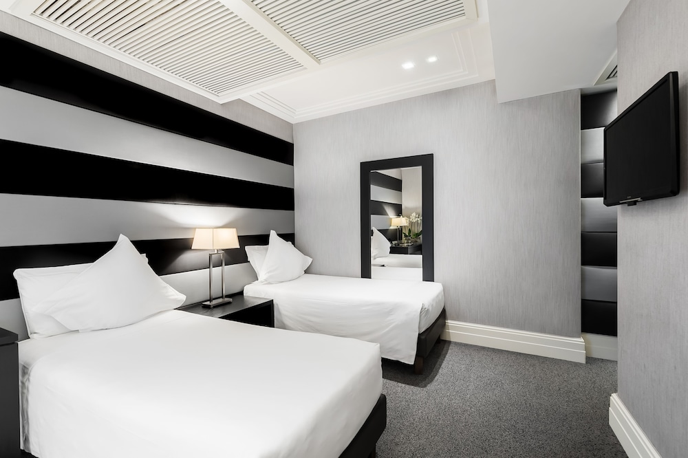 SUPERIOR, DOUBLE BED