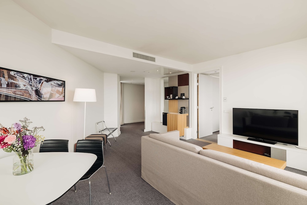 Doubletree By Hilton Amsterdam Centraal Station 9/88