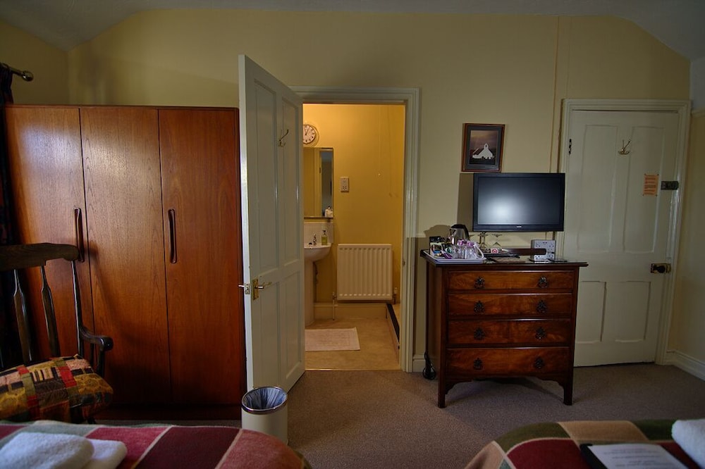 Wortley Cottage Guest House 12/58