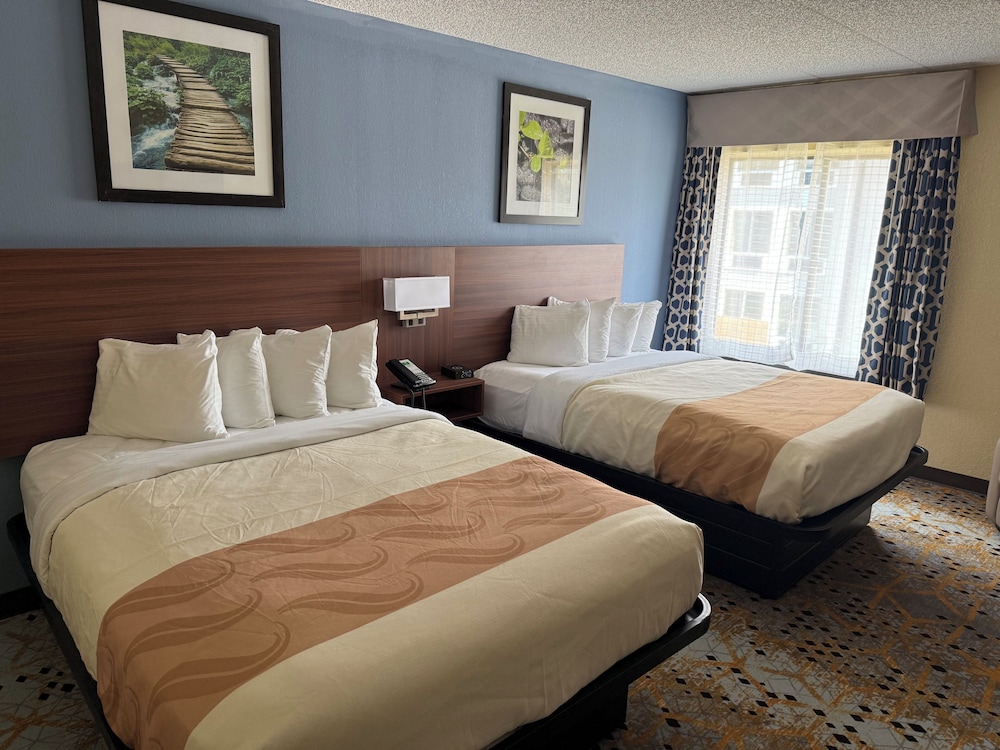 Holiday Lodge Hotel &amp; Conference Center 14/50