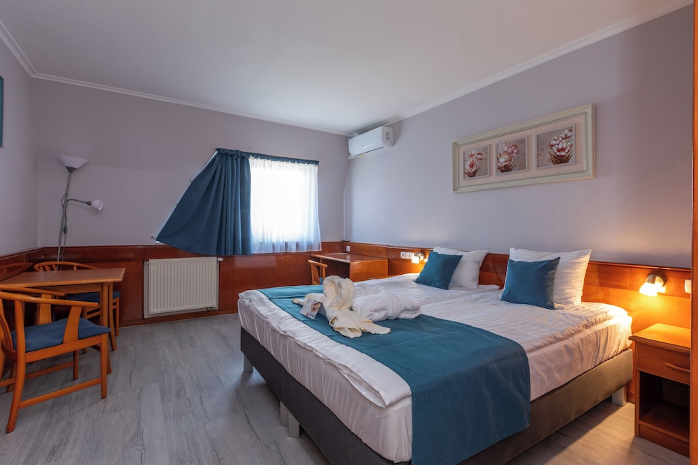 Holiday Club Heviz 19/50