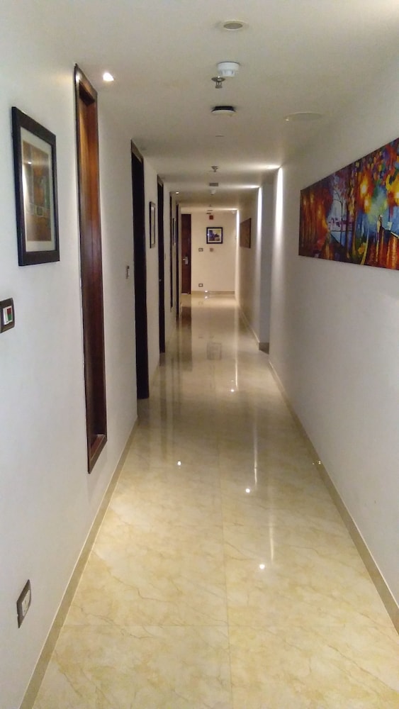 Ascent Biz Hotel 5/44
