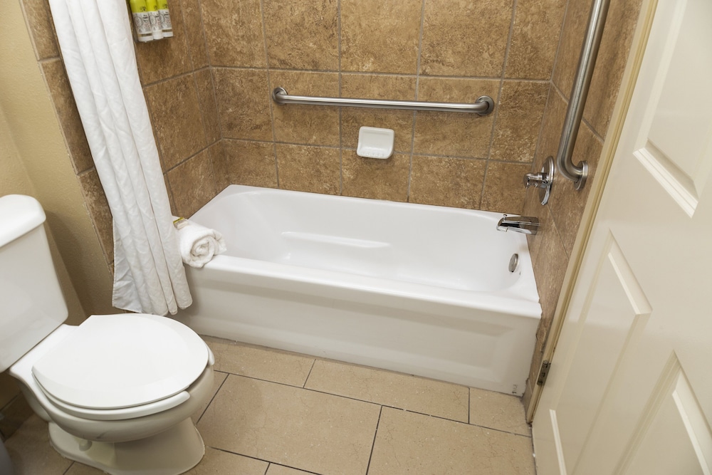 Holiday Inn Express Bloomington West 14/68