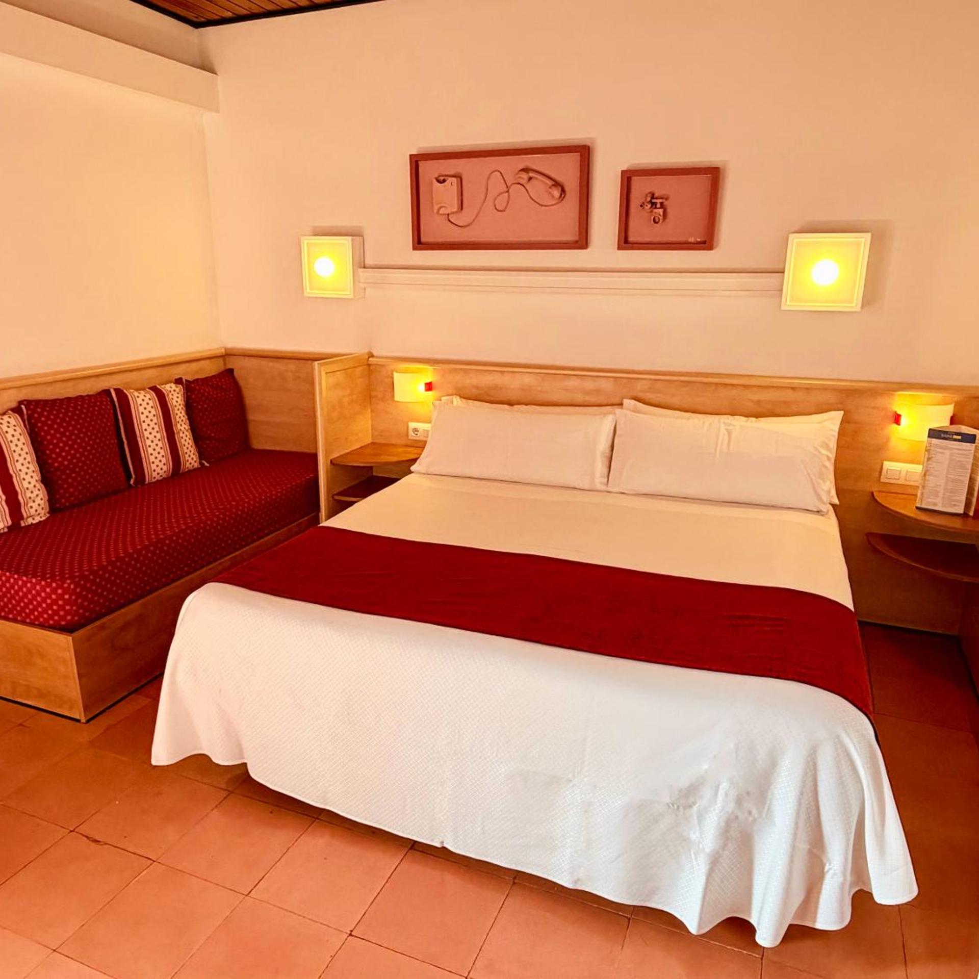 Room, Triple