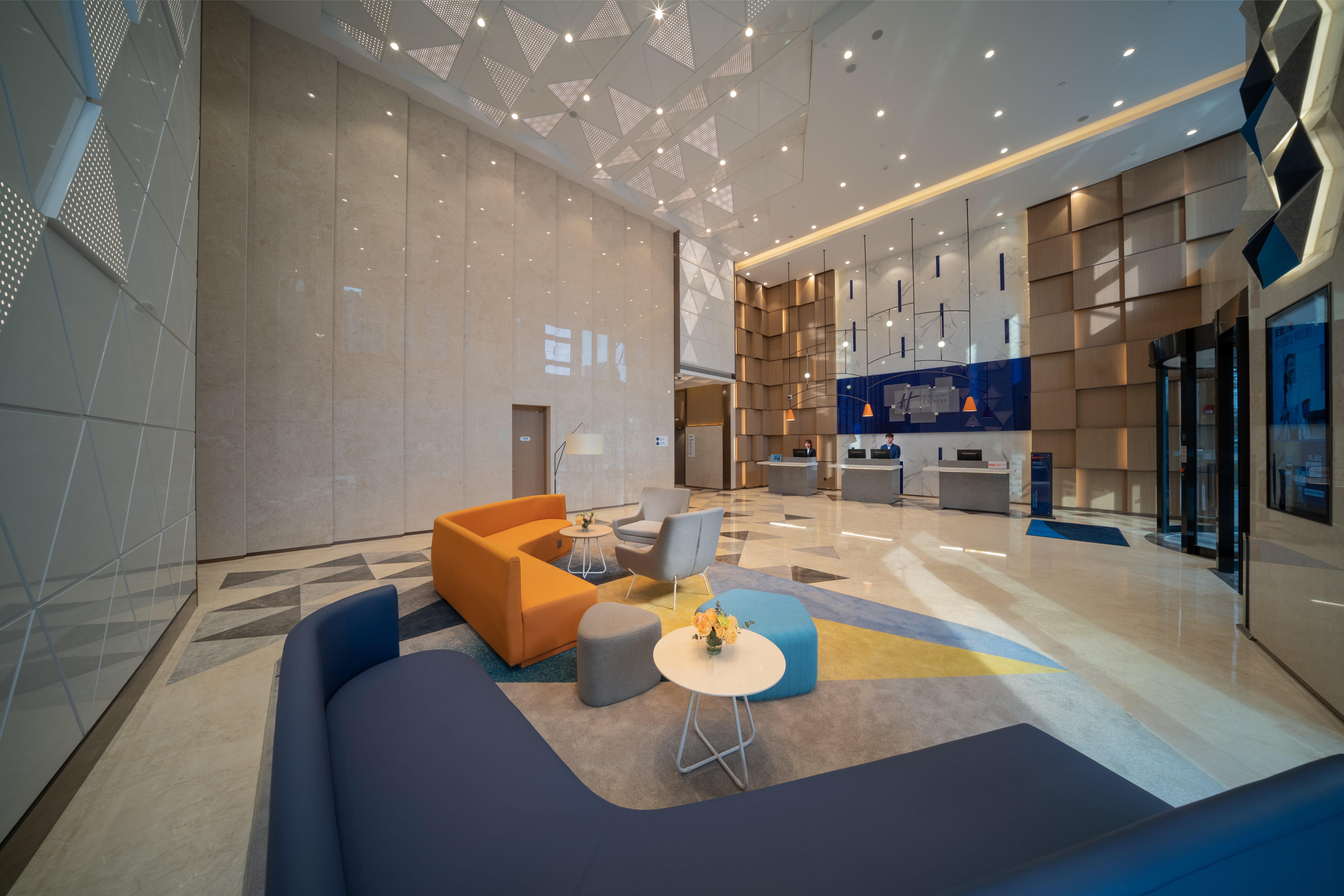Holiday Inn Express Shanghai Huijin 10/24