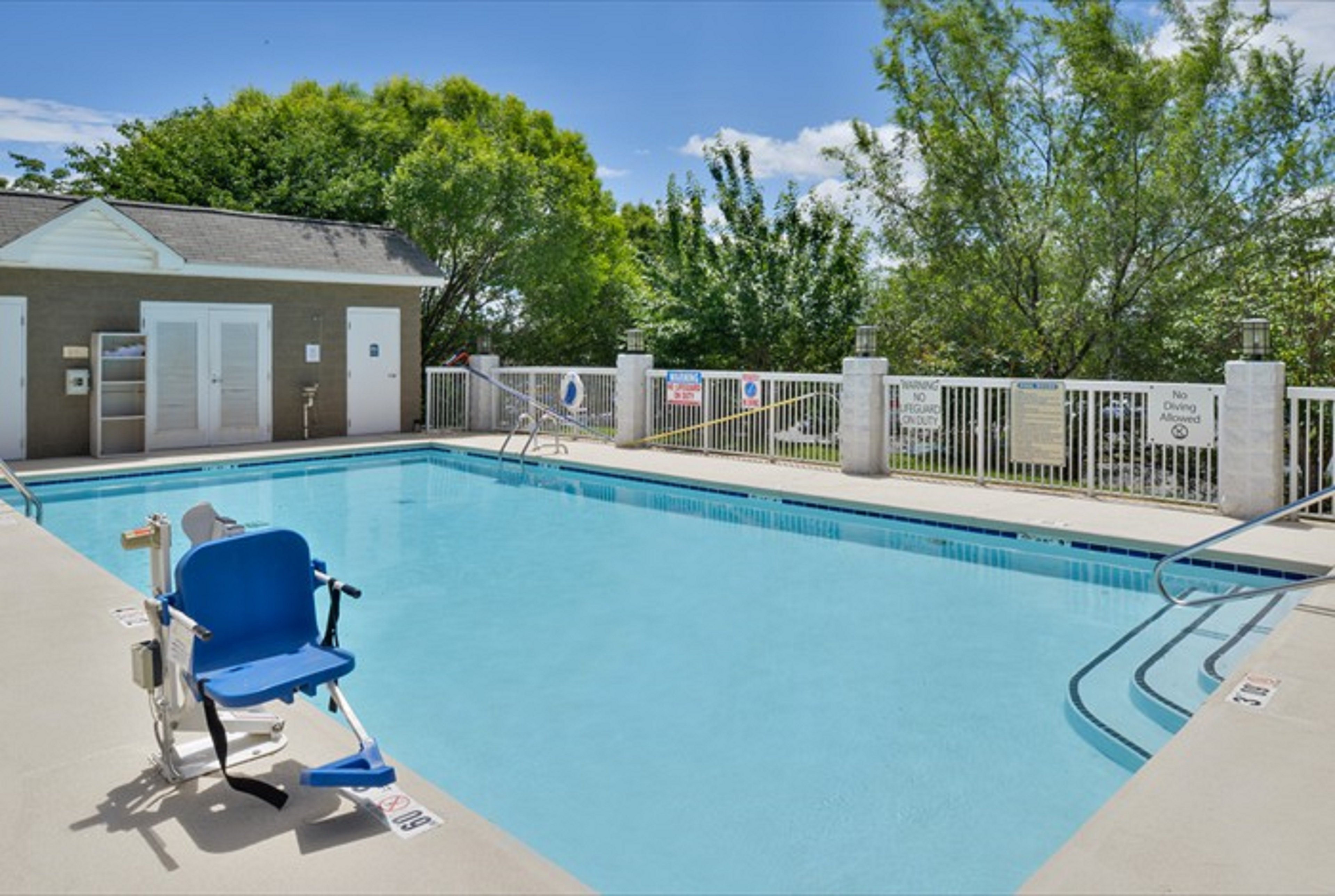 Holiday Inn Express Hotel And Suites Mooresville Lake Norman 33/34
