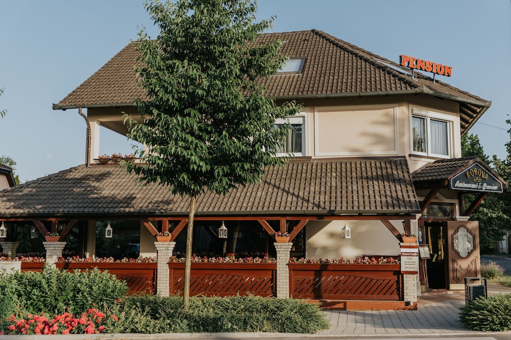 KORONA PENSION RESTAURANT 3/40