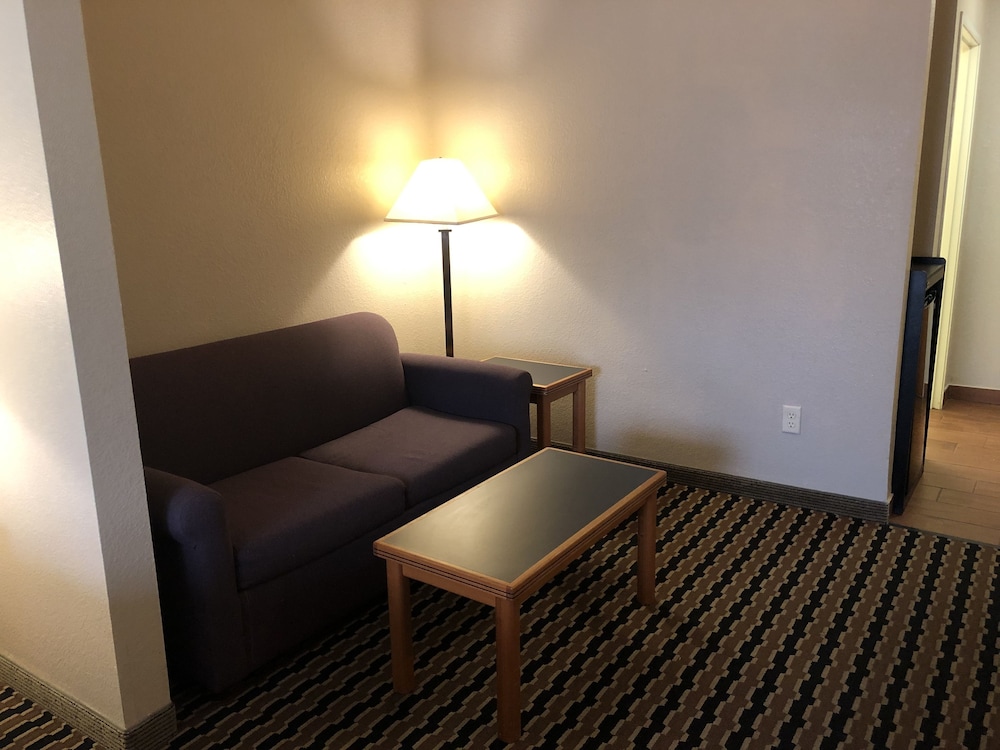 Baymont by Wyndham Fort Wayne 12/21