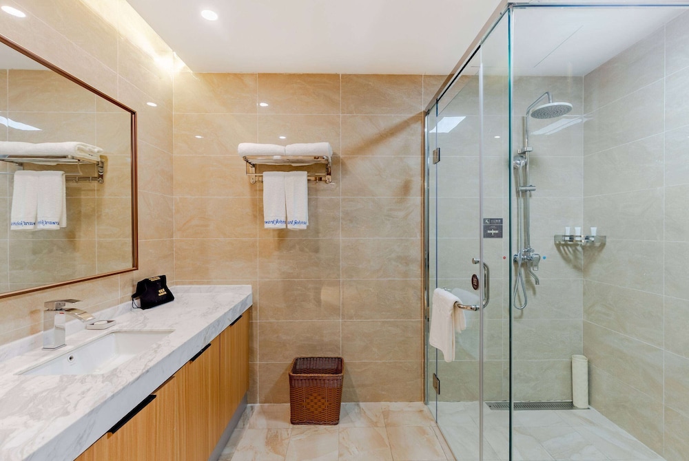Howard Johnson Lakeview Hotel Huaibei 42/48
