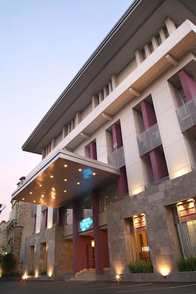 Serela Riau Hotel Bandung in BANDUNG