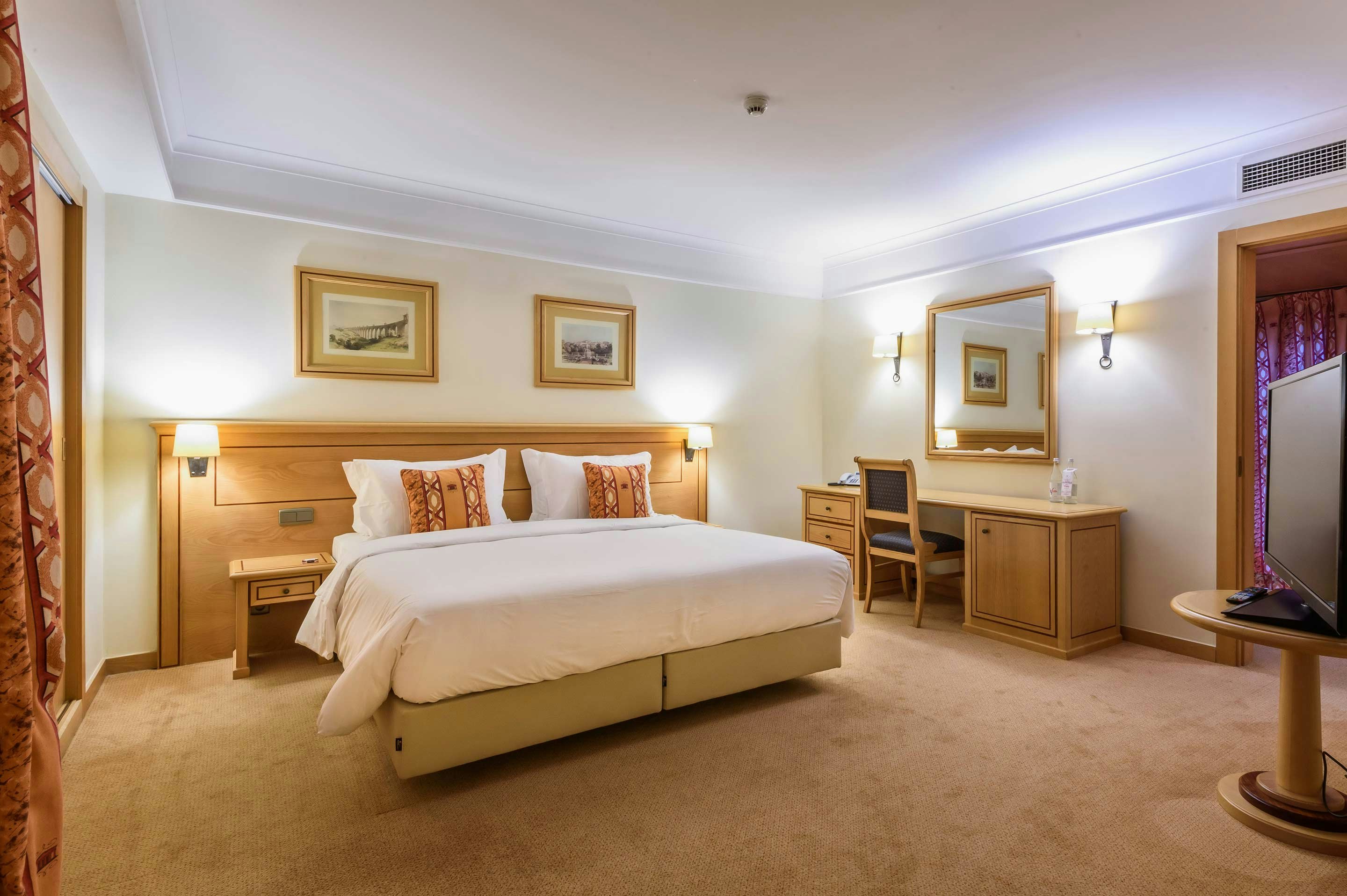 Hotel Real Palacio 22/76