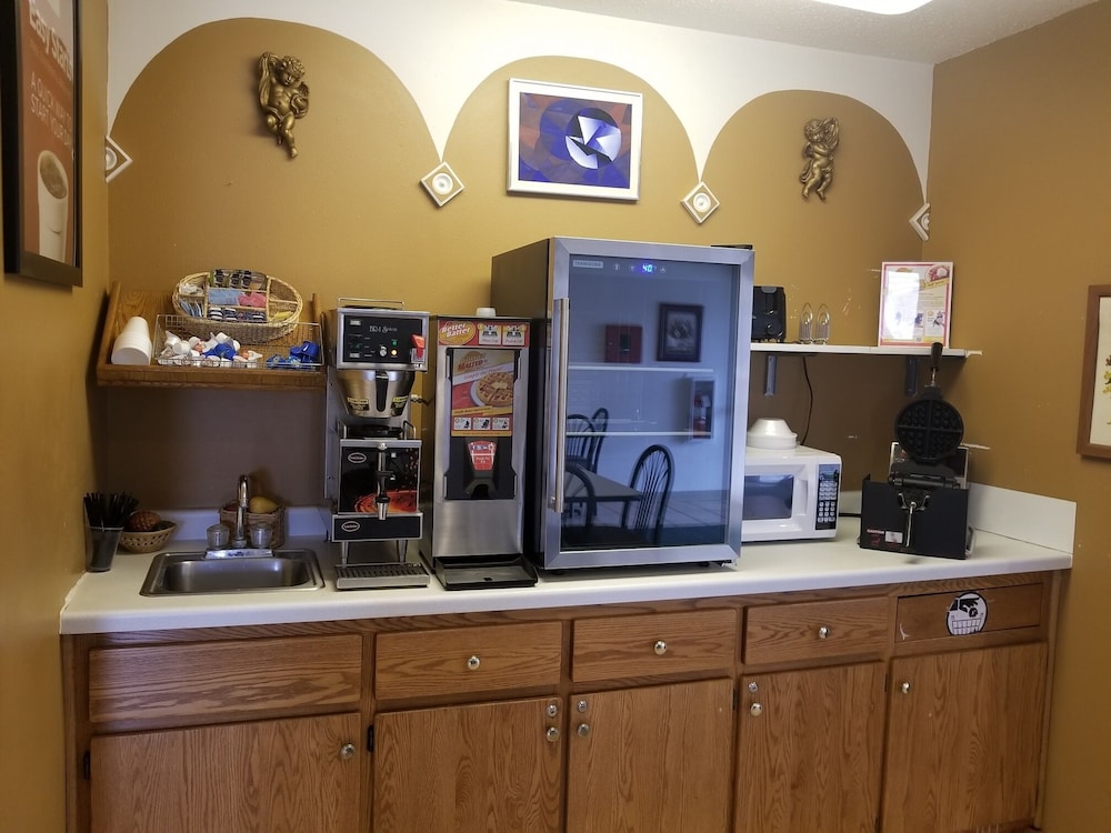 AmeriVu Inn and Suites-Stanley 29/47