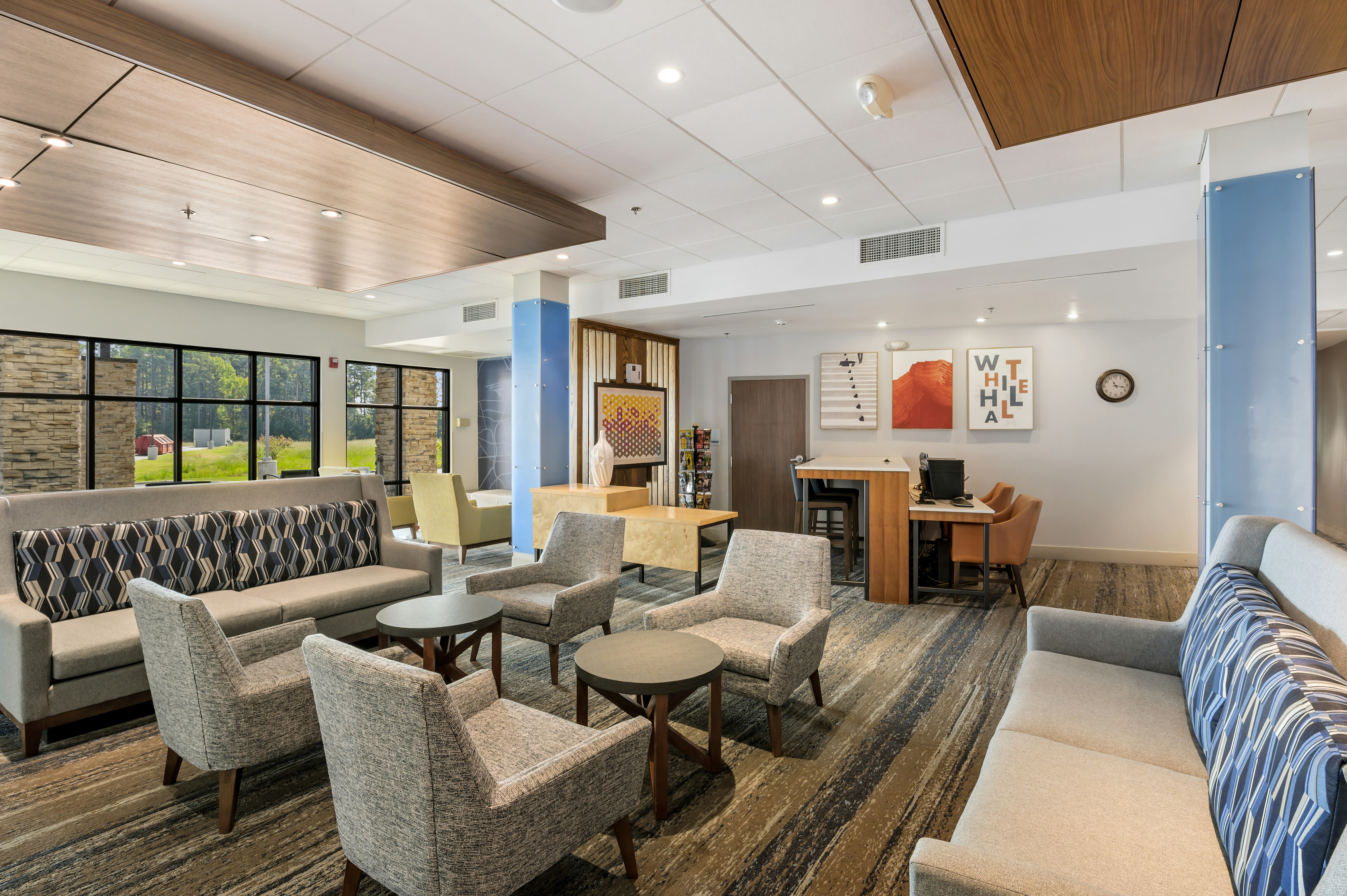Holiday Inn Express & Suites White Hall 44/72