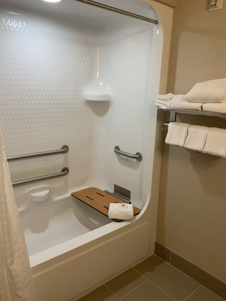Comfort Inn And Suites West Chester 14/41
