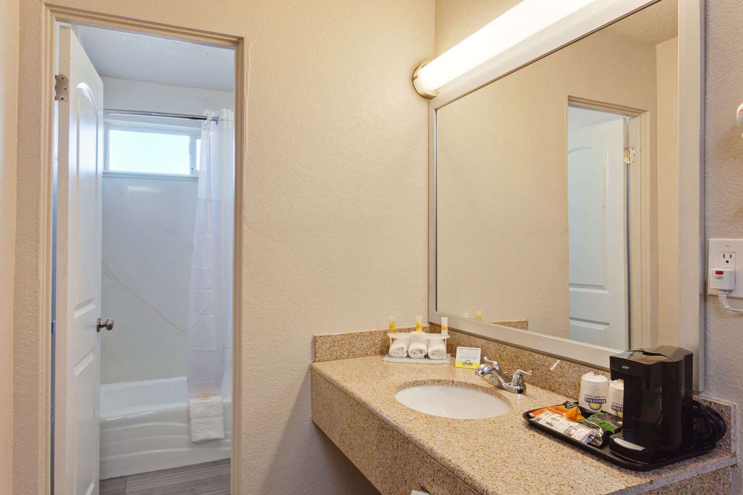 Days Inn by Wyndham Chowchilla Gateway to Yosemite 17/18