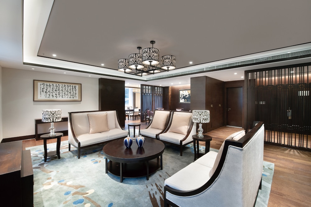 Crowne Plaza Yading 59/81