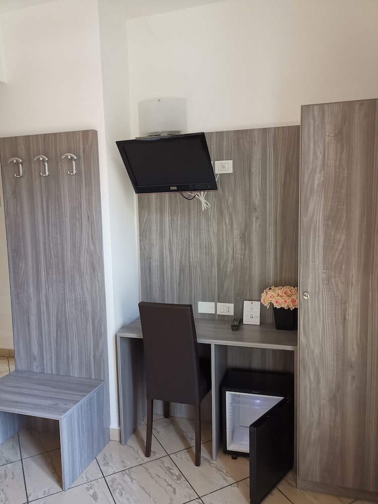 BRIANZA HOTEL 58/68