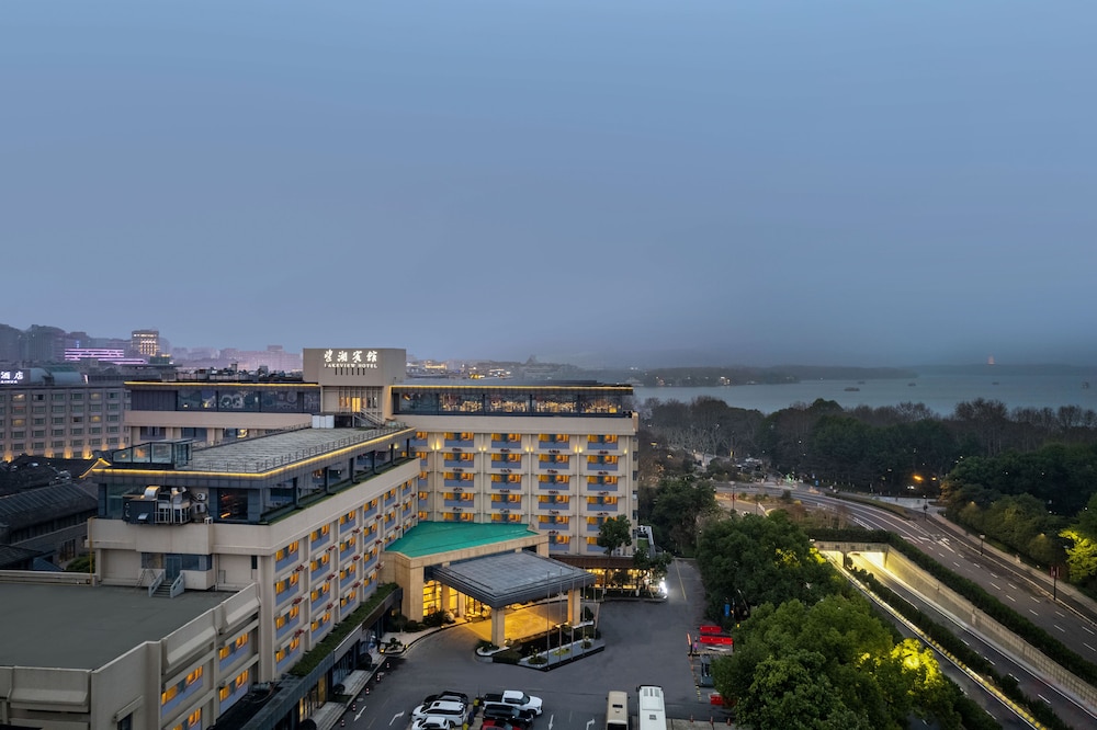Wanghu Hotel 1/48