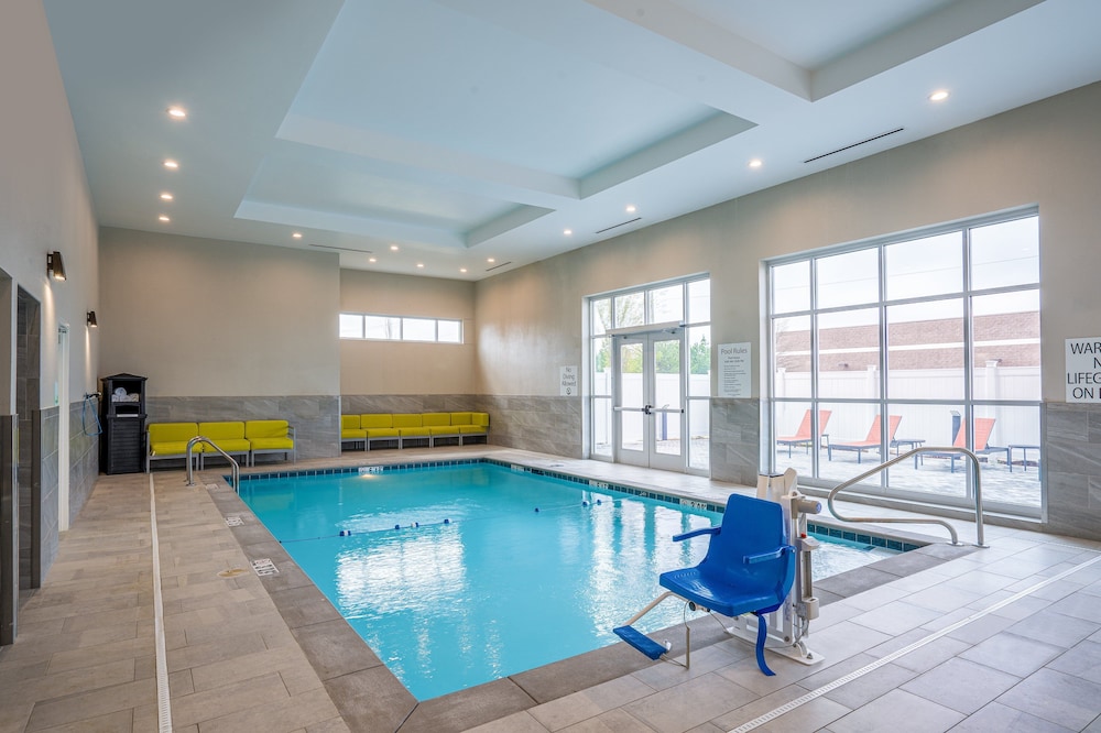 Holiday Inn And Suites Memphis Southeast Germantown 27/48