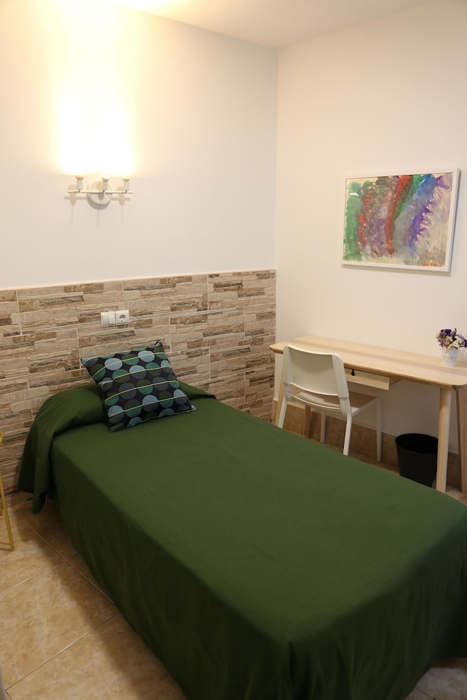 Residencia Cardona 33/57