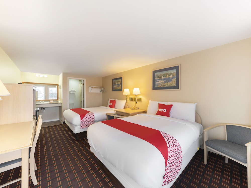 OYO Hotel Starlite Seneca Falls 12/35