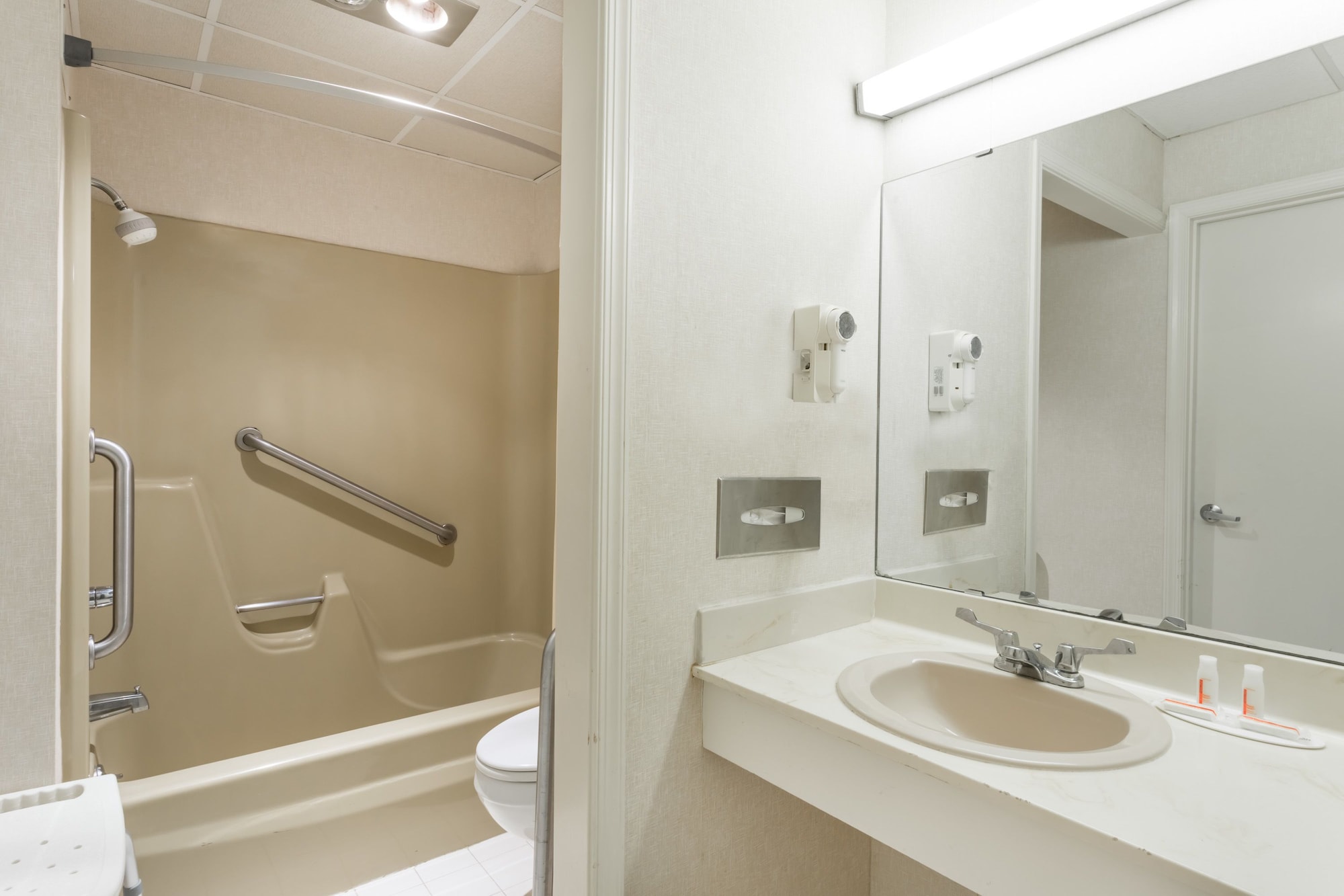 غرفة بسرير كوين لذوي الإعاقة، Days Inn By Wyndham Bedford 3/4