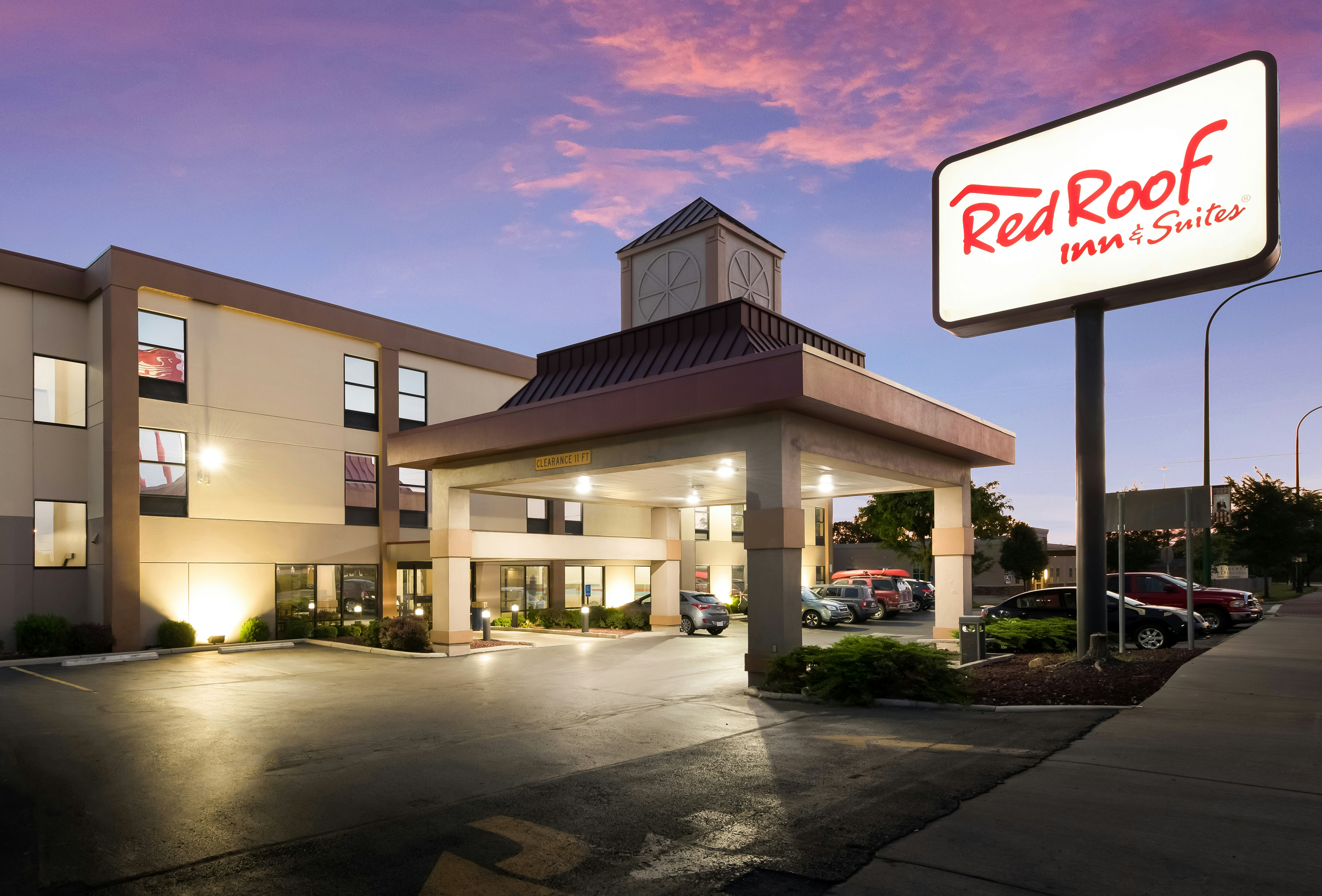 Red Roof Inn and Suites Columbus - W. Broad 8/55