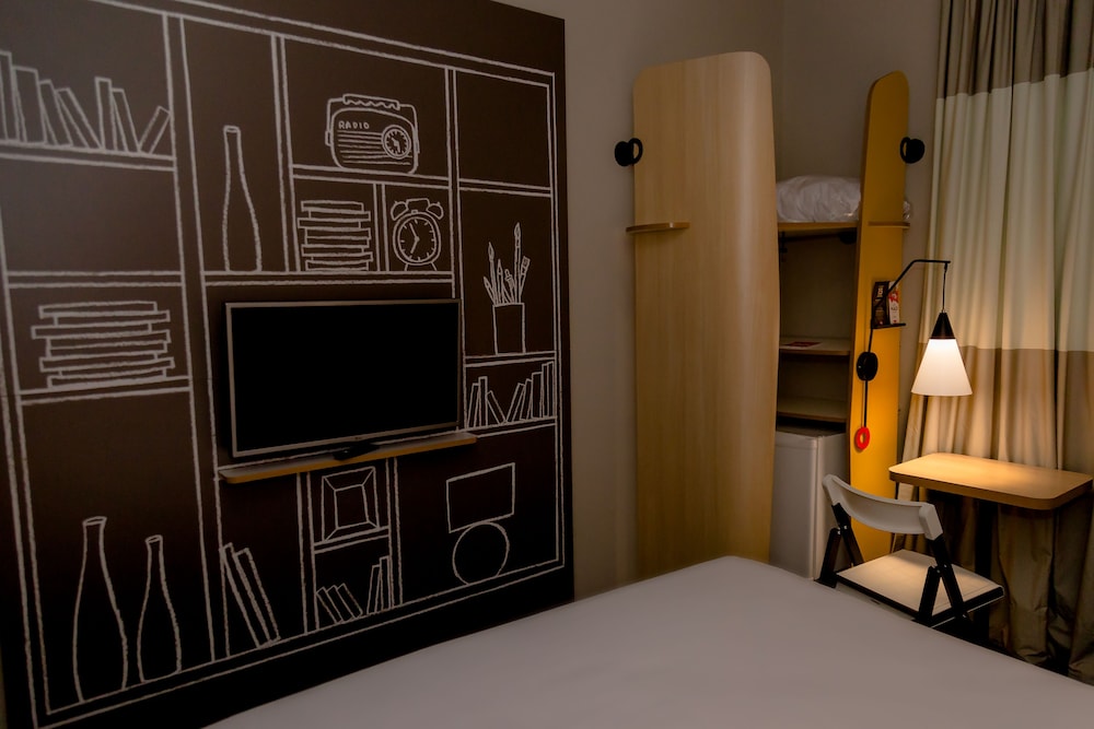 Ibis Lorena 49/61