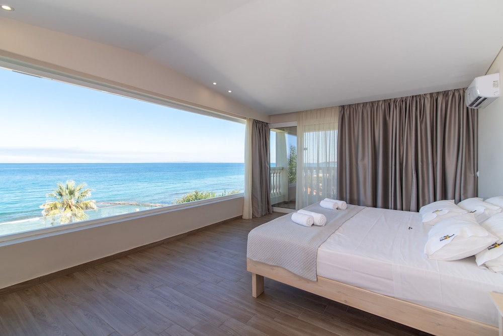 Belussi Beach Hotel & Suites 24/50