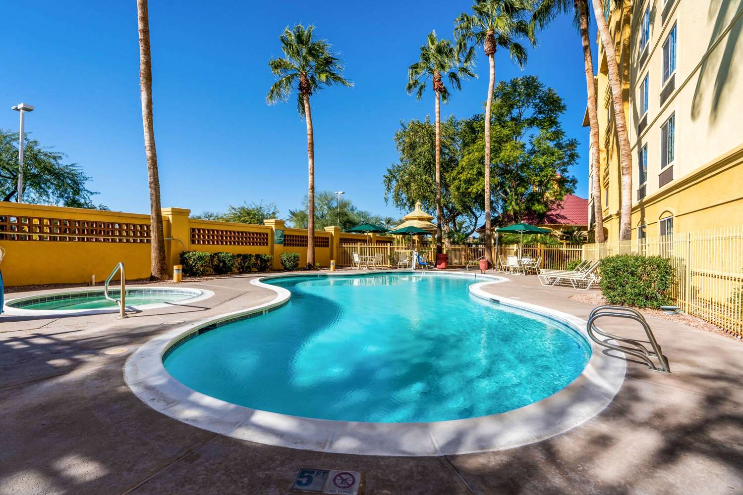 La Quinta Inn & Suites by Wyndham Phoenix West Peoria 21/24