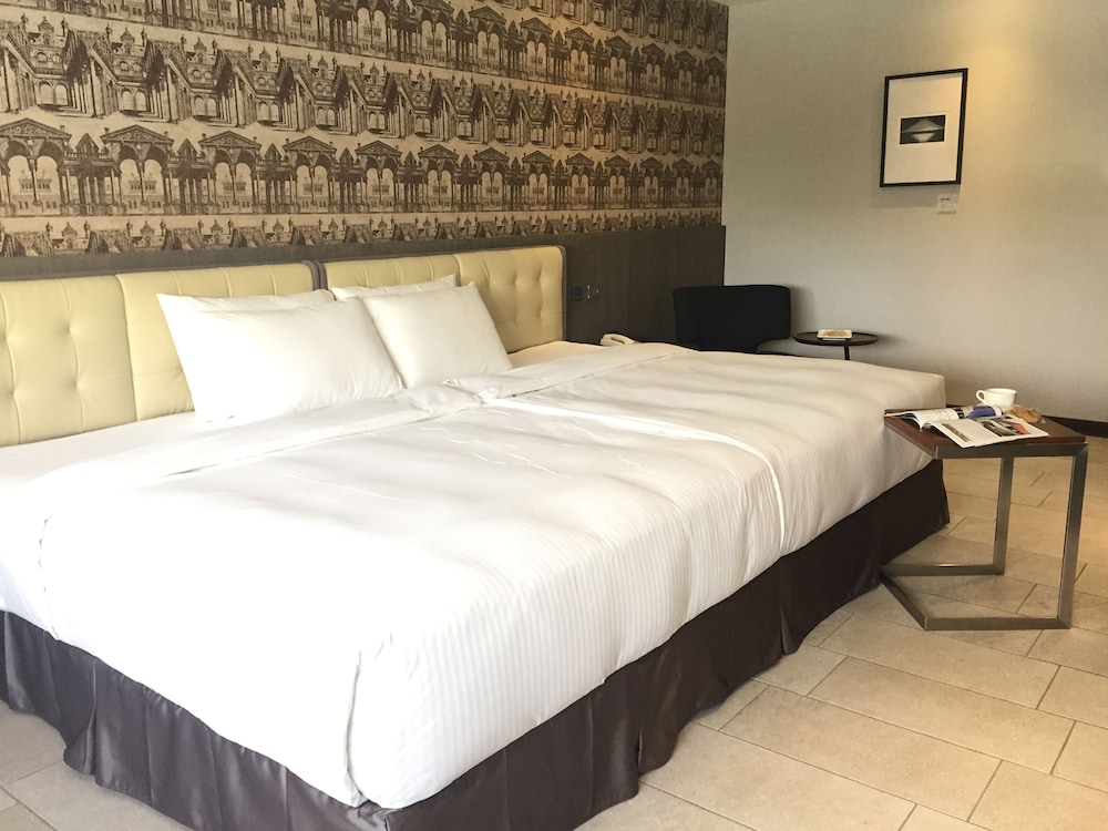 3 Door Hotel 27/76