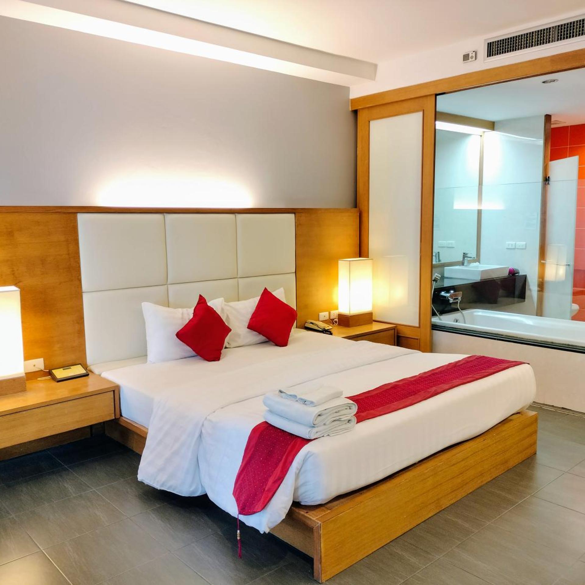 Deluxe, Sea Side, Bathtub
