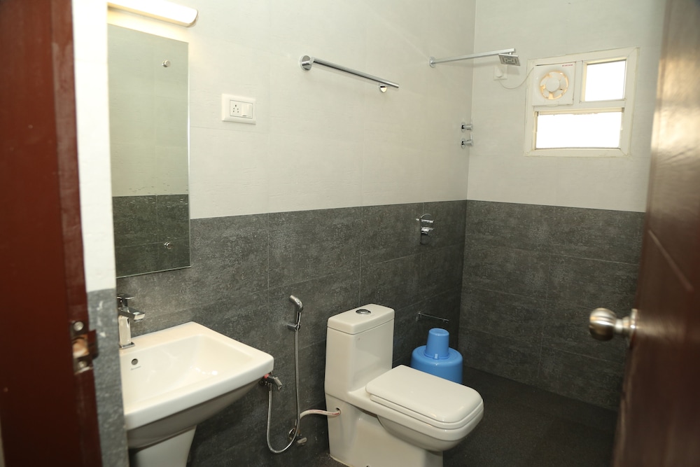 Soundarya Hotel 37/38