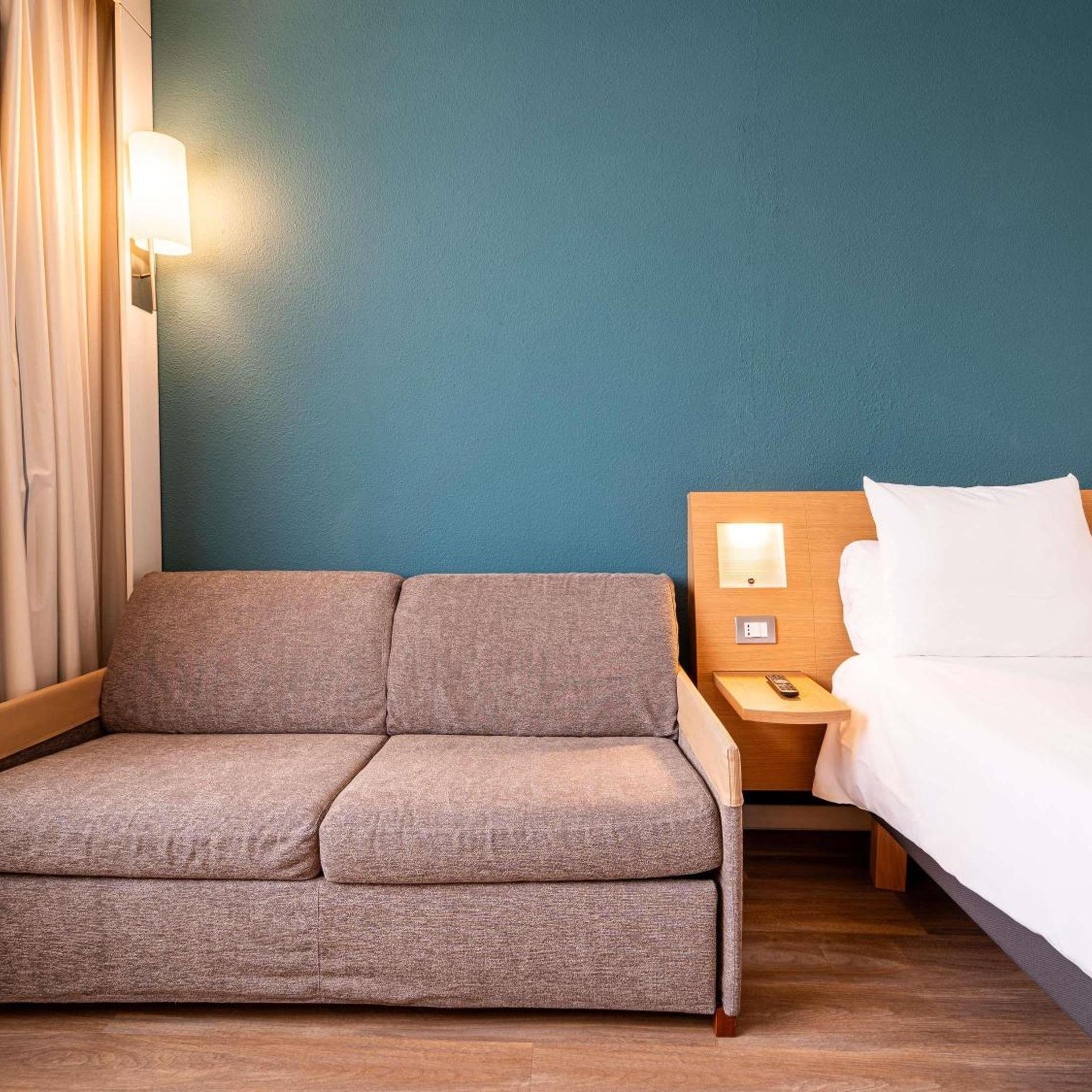 غرفة تنفيذية بسرير كينج مع أريكة، Novotel Roma Est 9/10