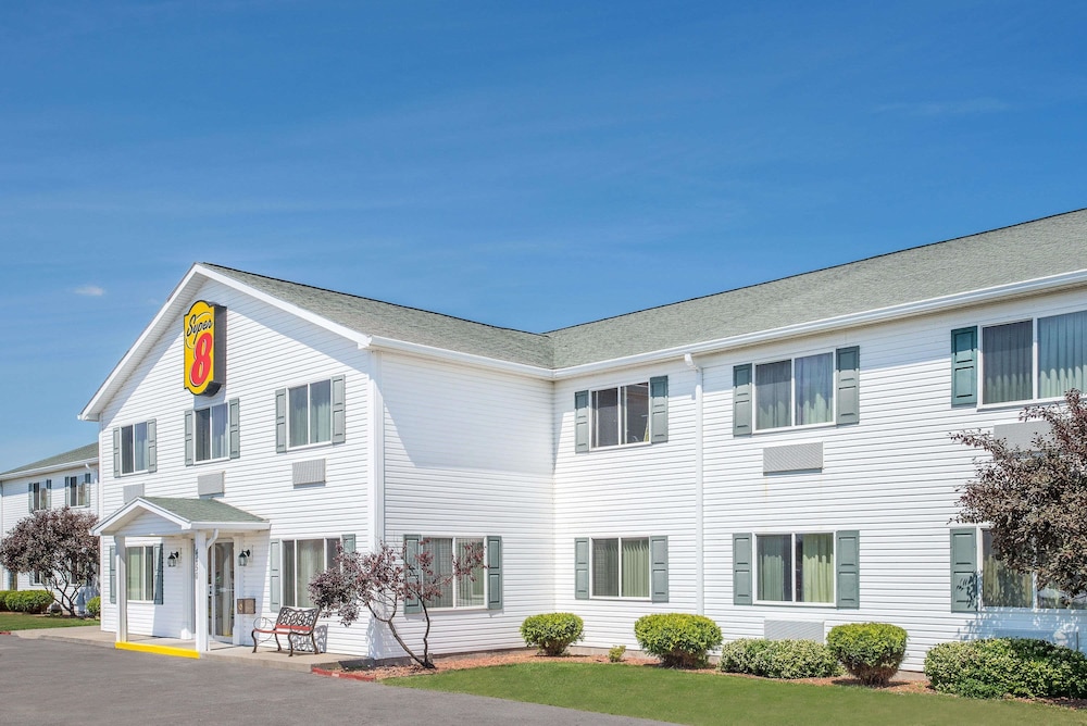 Super 8 By Wyndham Canandaigua 1/23