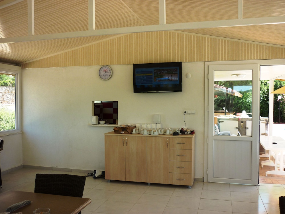 THE GREEN VALLEY HOTEL 49/65