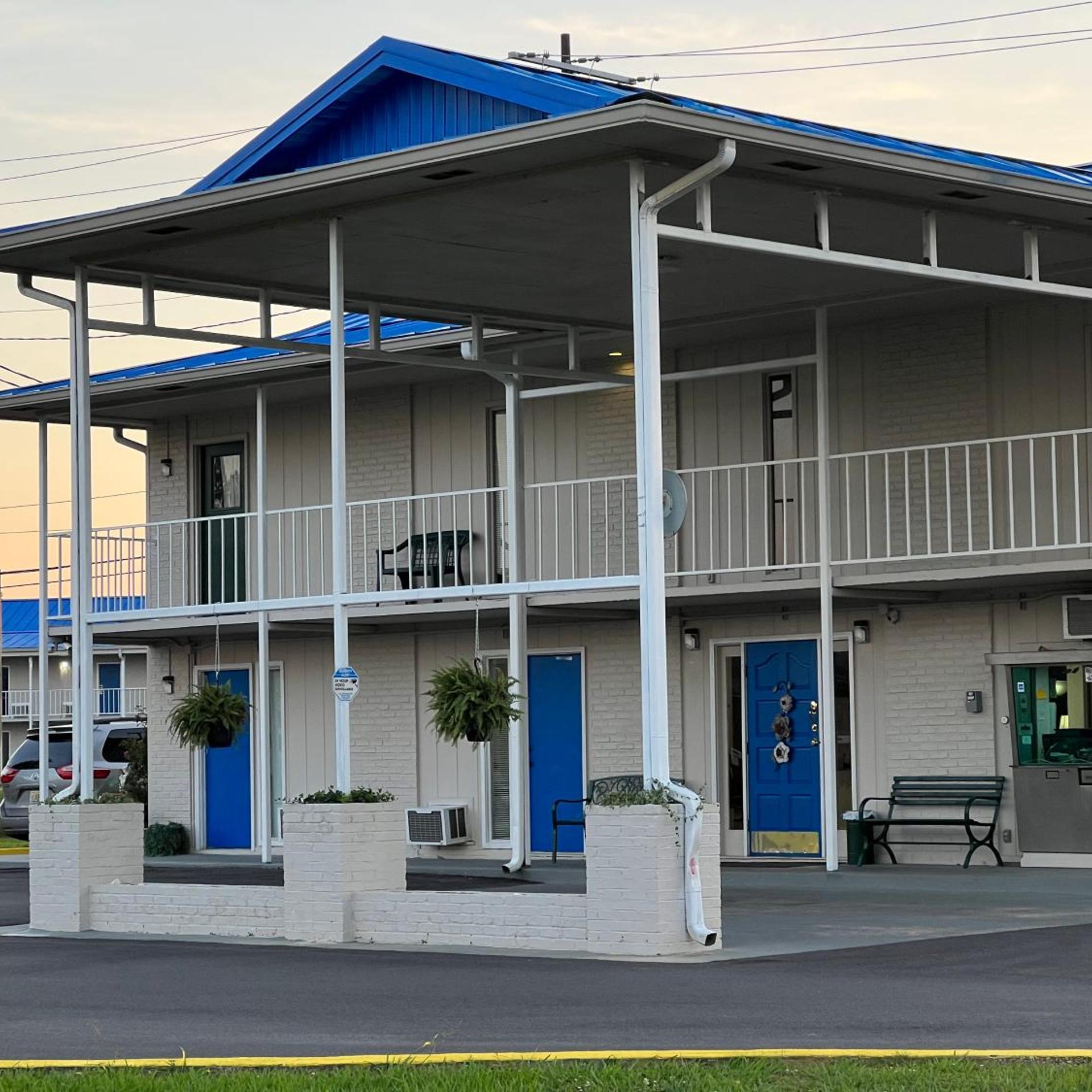 Towne Inn 1/50