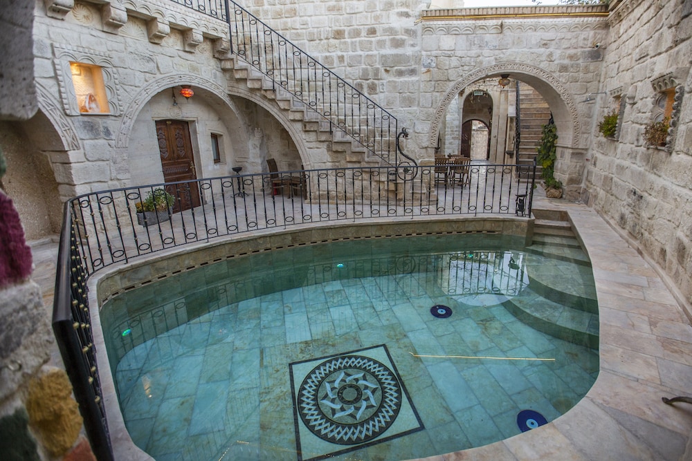 Royal Cave Hotel 36/58