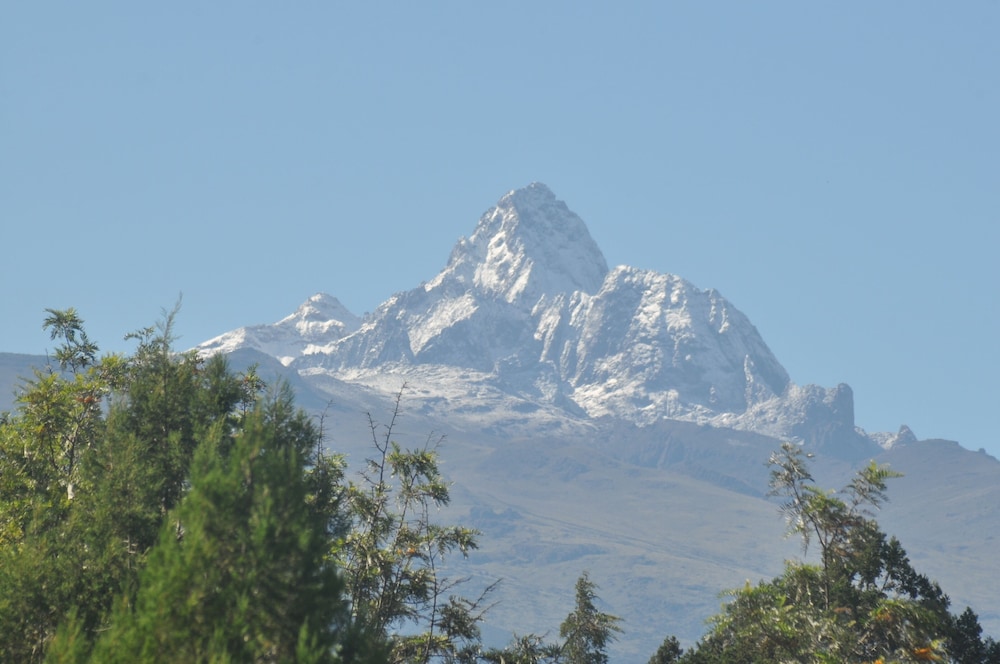 Peaks Hotel Limited 35/40