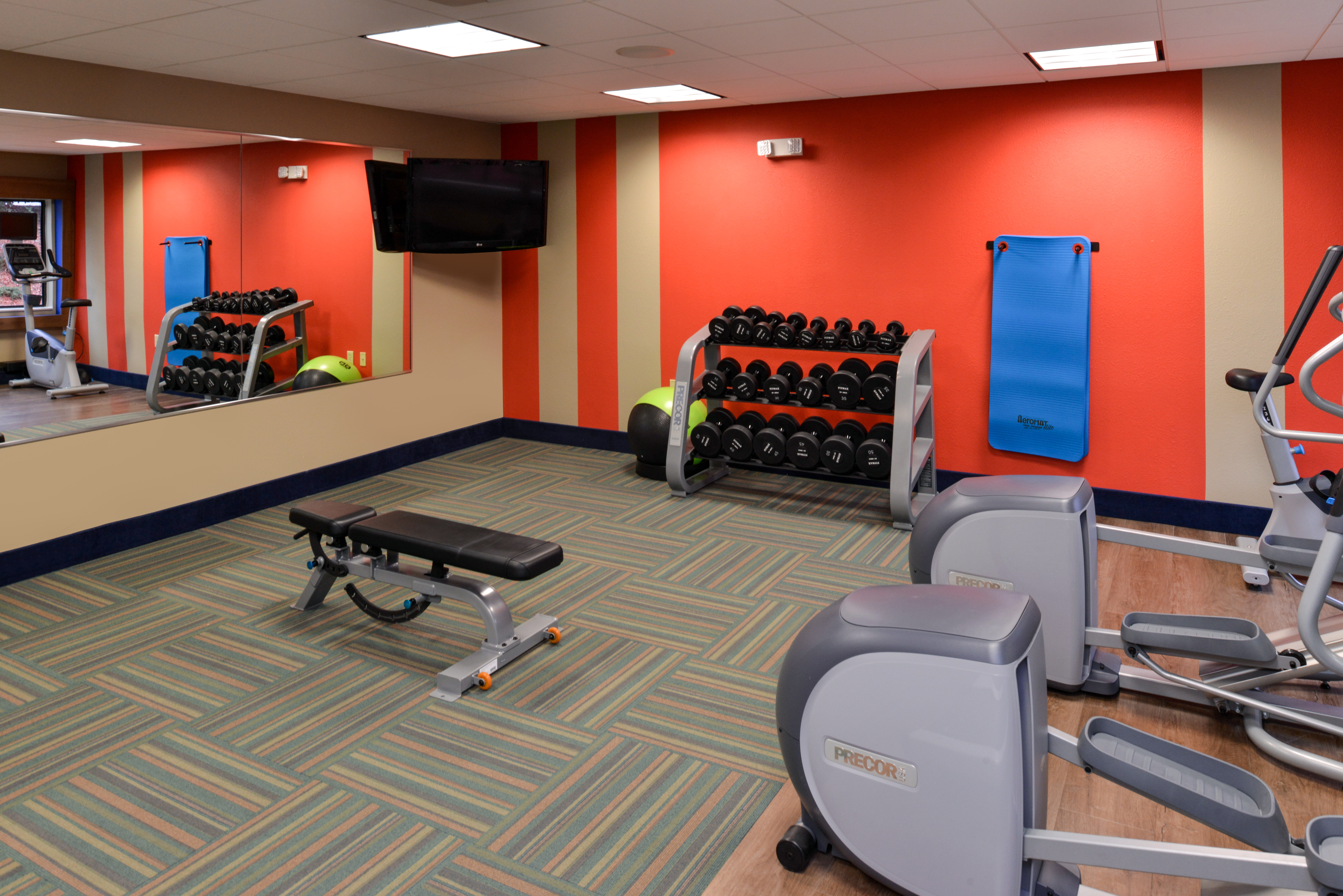 Holiday Inn Express Suites Raleigh Ne Medical Ctr Area 47/74