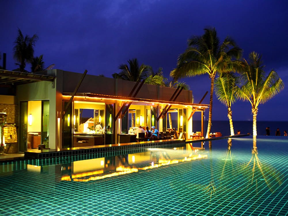 Chongfah Beach Resort Khao Lak 12/62