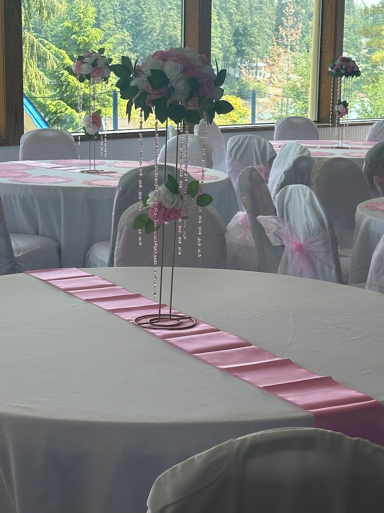 Oyster Bay Inn & Suites 52/70