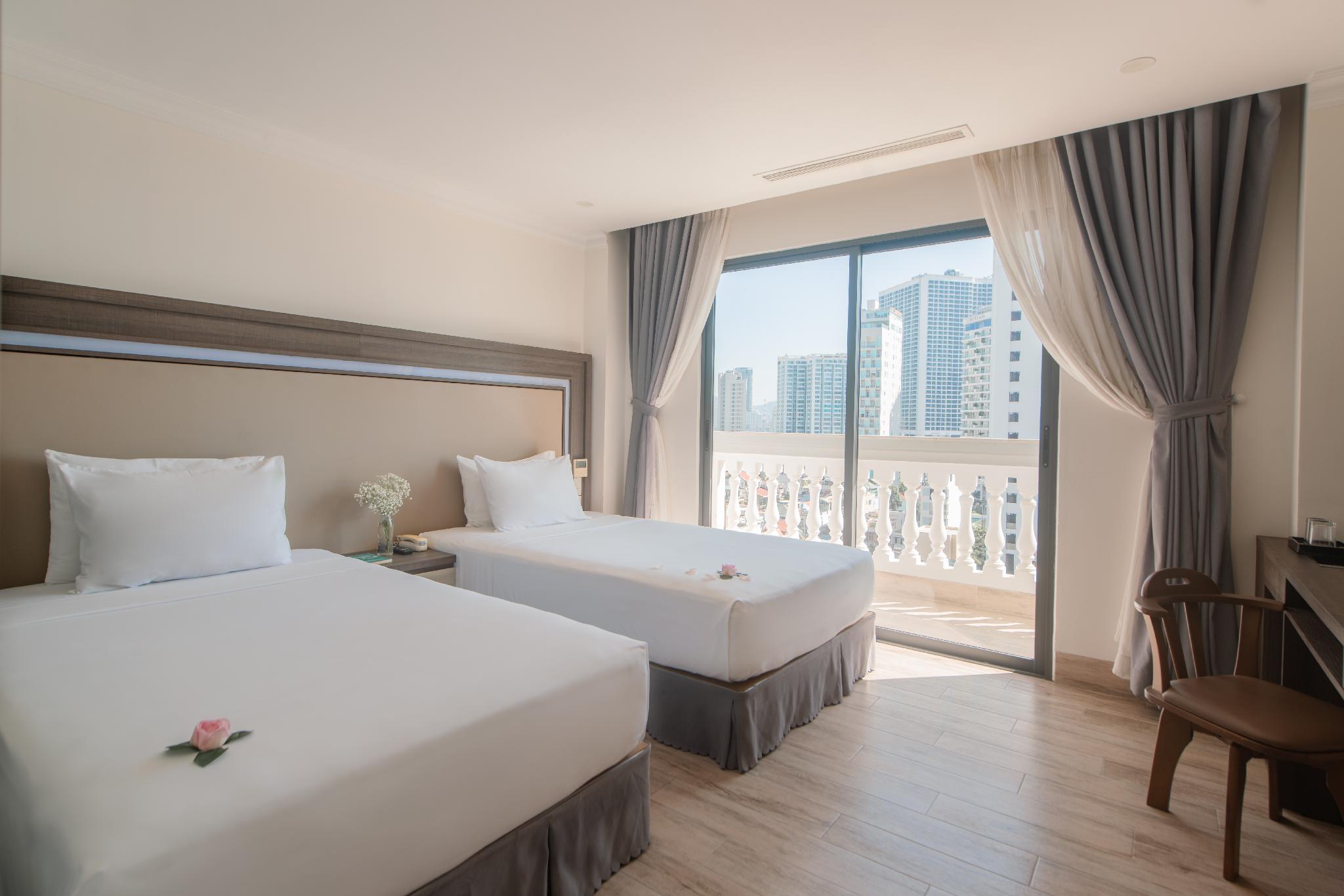 Executive, Twin Beds, City View