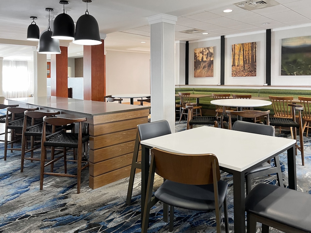 Fairfield Inn and Suites Rogers 44/56