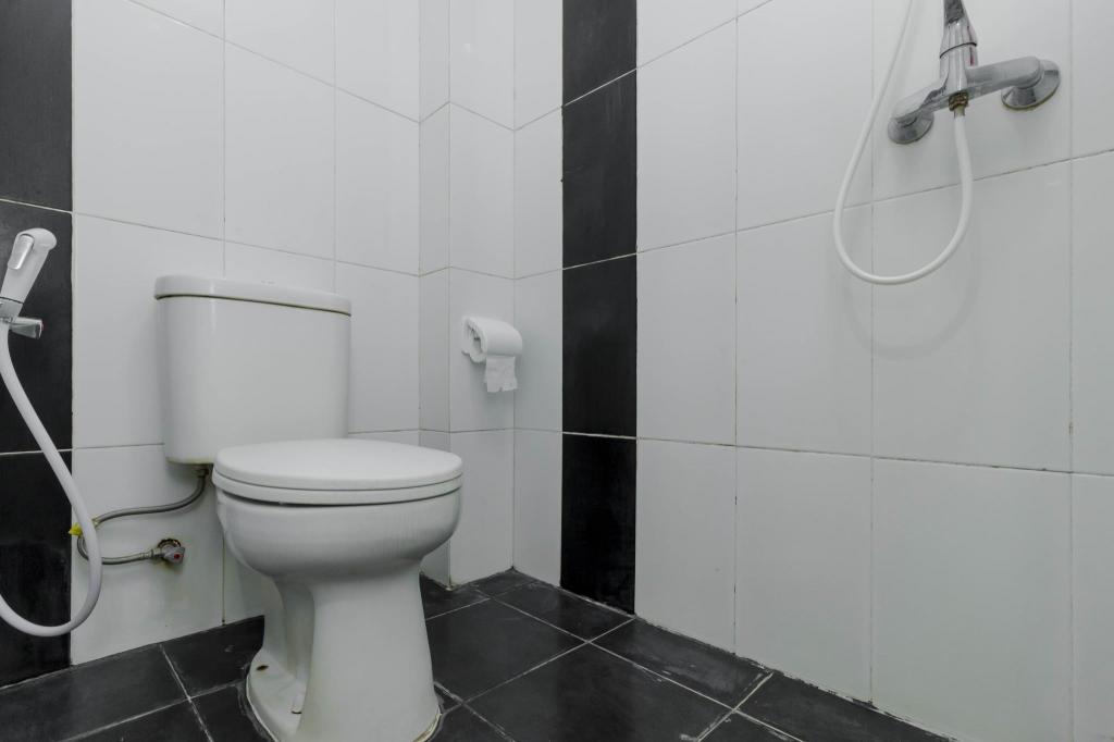 Reddoorz Plus Pasar Baru 36/43