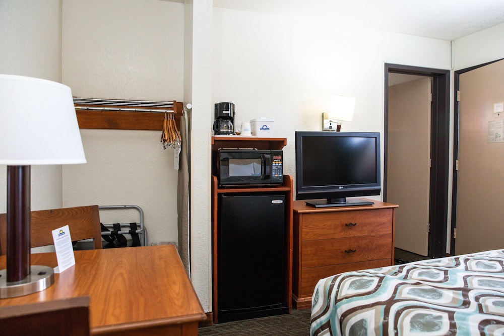 Days Inn By Wyndham Encinitas Moonlight Beach 22/46