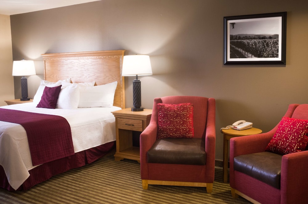 Best Western Plus Caldwell Inn & Suites 24/46